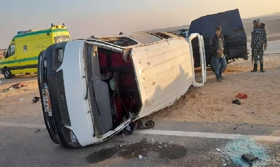 الصحة: إصابة 25 شخصًا في انقلاب باص تابع لوزارة الشباب بطريق العاصمة